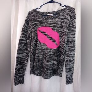 LEI BLACK AND PINK LIPS SWEATER JUNIORS PRETEEN SIZE XL